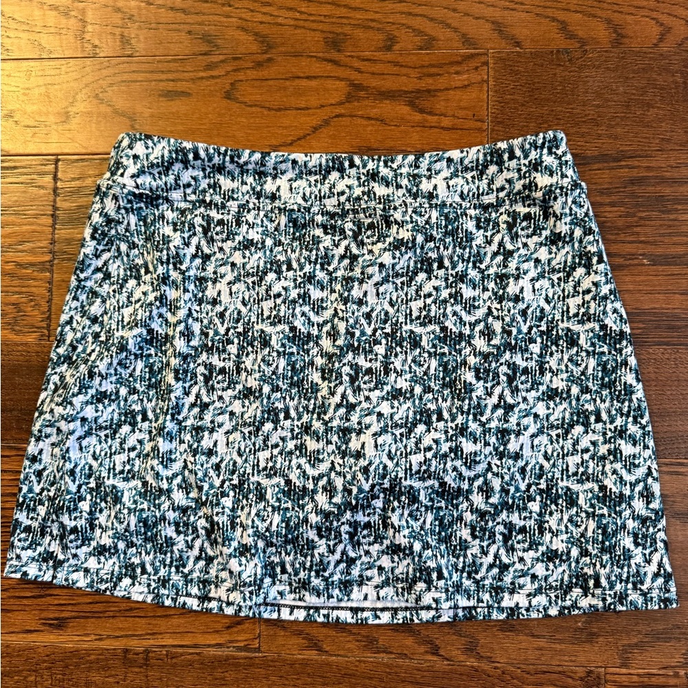 Stylish Women’s Tranquillity  Medium black biker shorts & White & peach Skirt - Picture 5 of 6